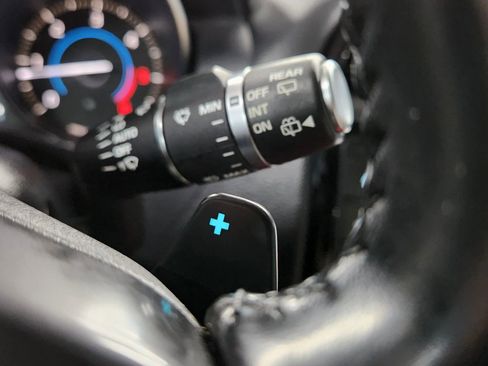 Used 2017 Jaguar F-PACE Premium image 29