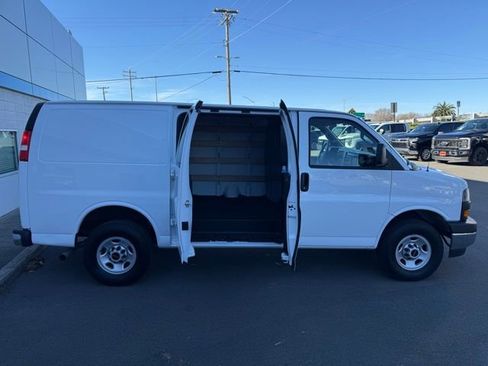 Used 2024 GMC Savana 2500 w/ Driver Convenience Package image 12