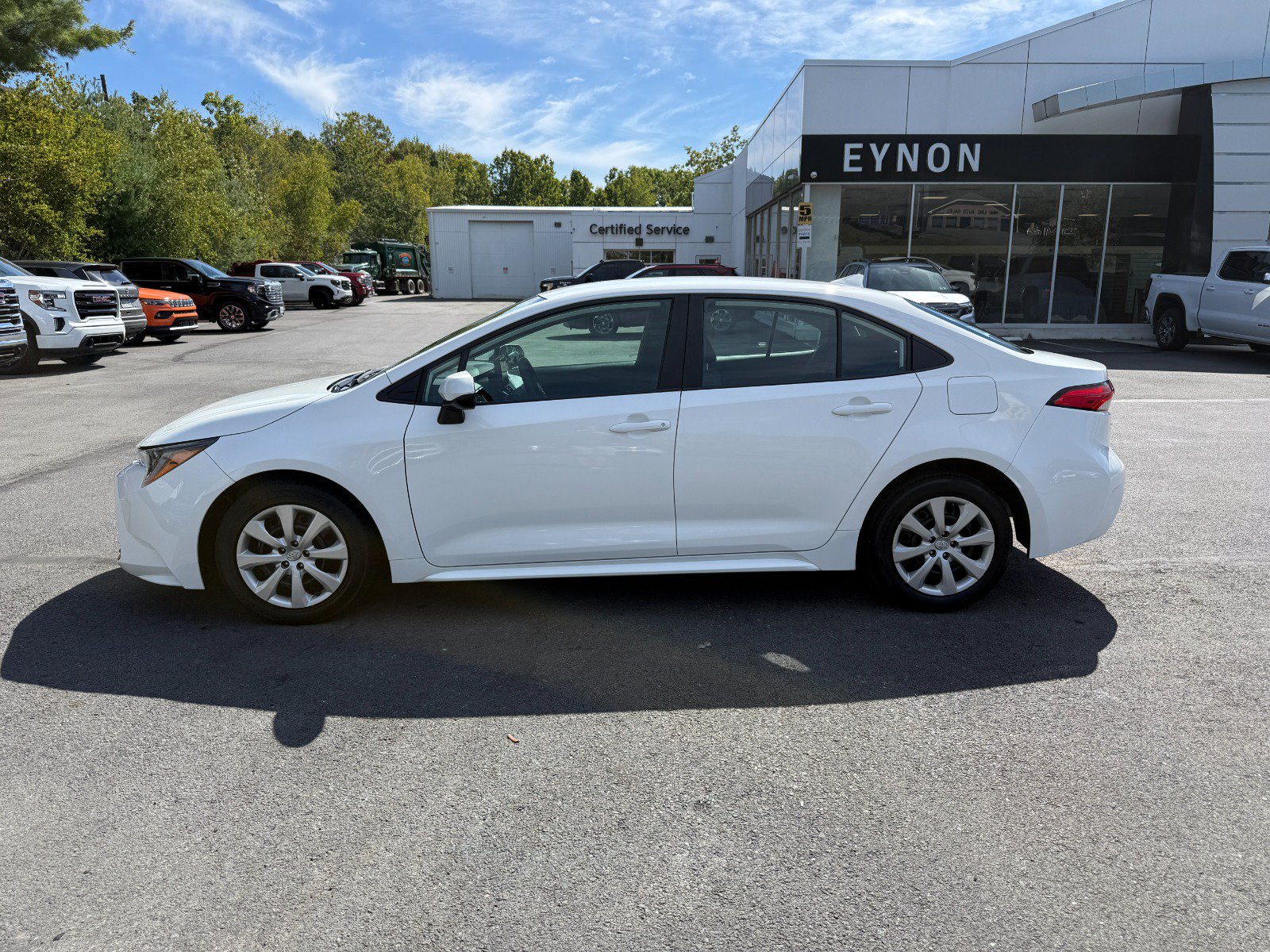 Used 2025 Toyota Corolla LE FWD image 2