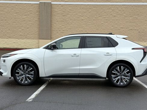 New 2026 Subaru Solterra Limited image 7