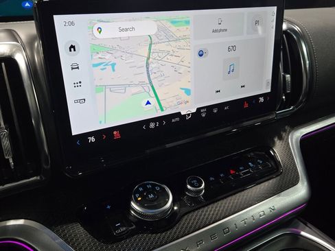 Used 2025 Ford Expedition Platinum w/ Stealth Performance Package image 34