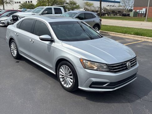 Used 2017 Volkswagen Passat 1.8T SE FWD image 4