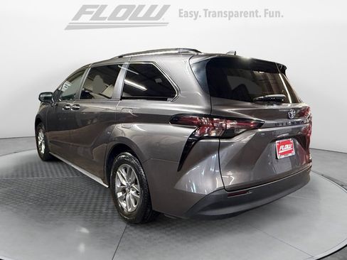 Certified 2024 Toyota Sienna XLE FWD image 6