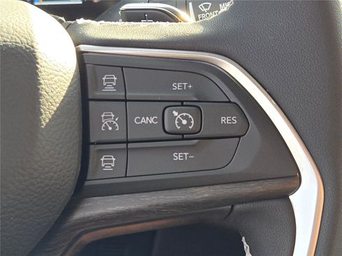 New 2025 Jeep Grand Cherokee Limited image 34