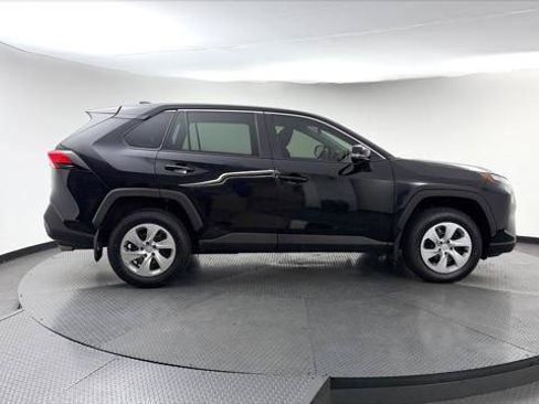 Used 2024 Toyota RAV4 LE FWD image 9