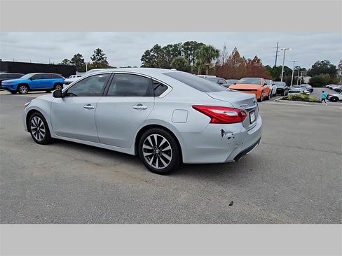 Used 2017 Nissan Altima 2.5 SL w/ Moonroof Package image 30