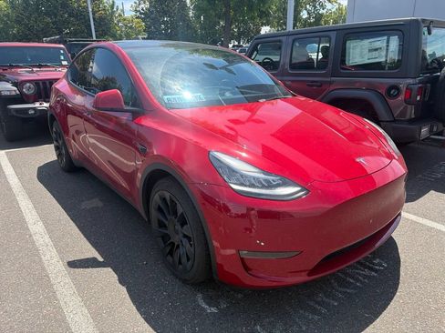 Used 2022 Tesla Model Y Long Range AWD/4WD image 1