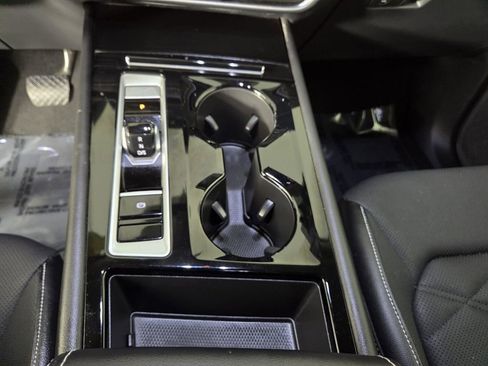 Used 2025 Volkswagen Atlas SE image 21