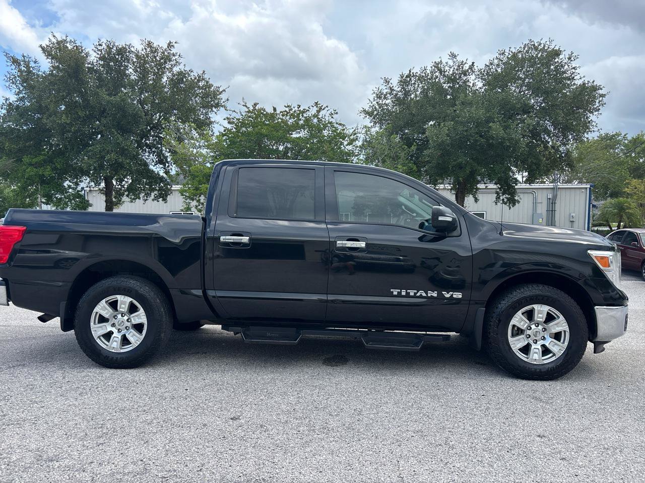 Used 2018 Nissan Titan SV RWD image 5