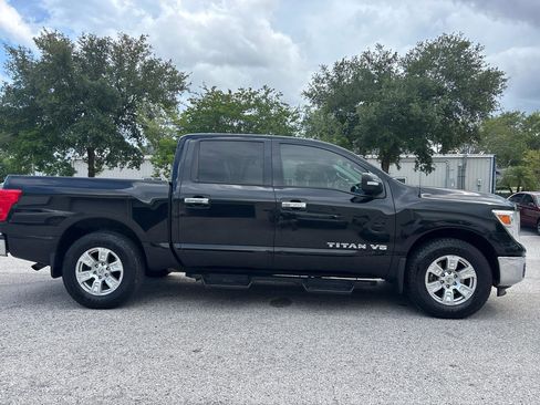 Used 2018 Nissan Titan SV RWD image 5