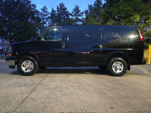 Used 2018 Chevrolet Express 2500 w/ Driver Convenience Package image 7