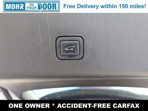 Used 2023 Chevrolet Traverse LT image 43