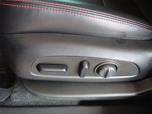 Used 2022 Chevrolet Equinox RS w/ RS Leather Package image 31