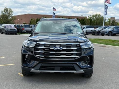 Used 2026 Ford Explorer Active w/ Active Comfort Package AWD/4WD image 2