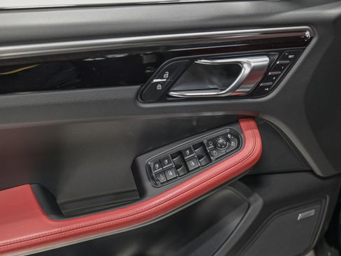 Used 2020 Porsche Macan S image 13