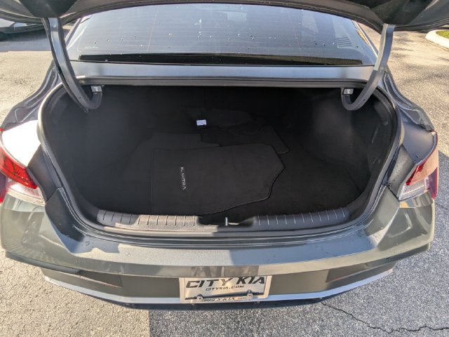 Used 2025 Hyundai Elantra SEL FWD image 13