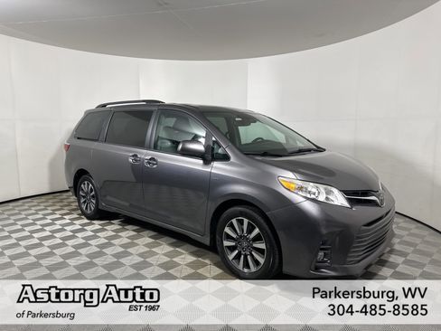 Used 2018 Toyota Sienna AWD image 1