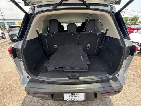 Used 2025 Nissan Pathfinder SV FWD image 36