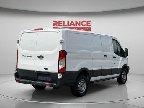 Used 2018 Ford Transit 250 130 Low Roof RWD image 9