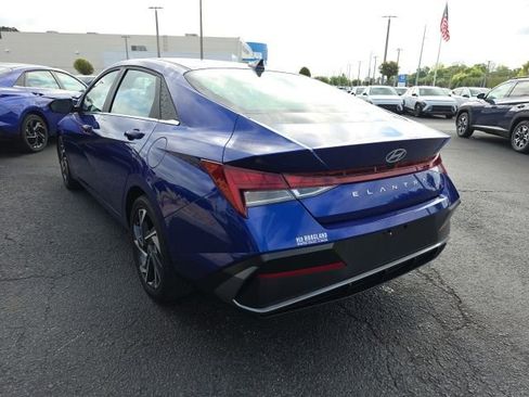 Certified 2024 Hyundai Elantra SEL w/ Convenience Package image 3