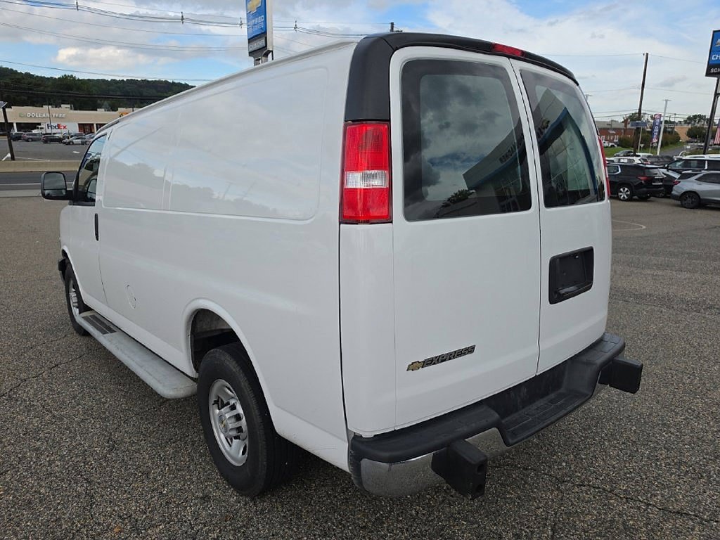 Used 2025 Chevrolet Express 2500 w/ Driver Convenience Package RWD image 5
