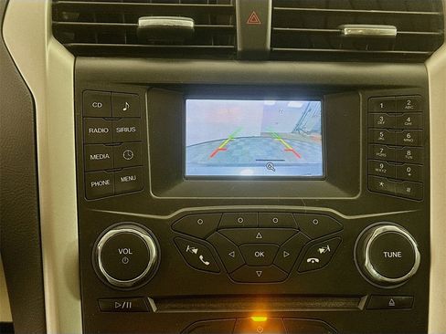 Used 2015 Ford Fusion SE image 13