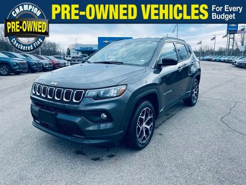 Used 2024 Jeep Compass Latitude image 1