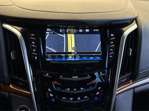 Used 2019 Cadillac Escalade ESV Luxury image 24