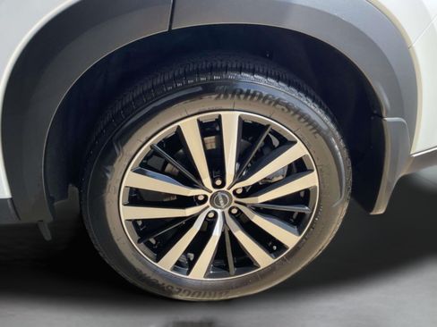 Used 2025 Nissan Pathfinder Platinum FWD image 32