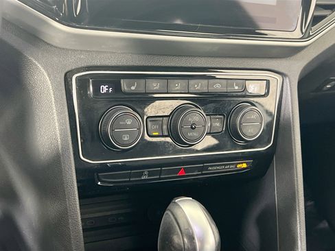 Used 2022 Volkswagen Atlas Cross Sport SE image 15