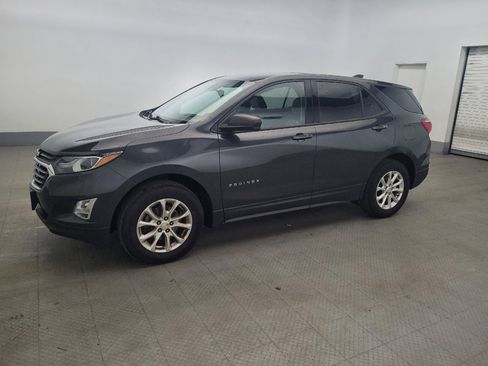 Used 2019 Chevrolet Equinox LS w/ LS Convenience Package AWD/4WD image 2