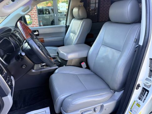 Used 2018 Toyota Sequoia Platinum w/ Carpet Mat Package AWD/4WD image 23
