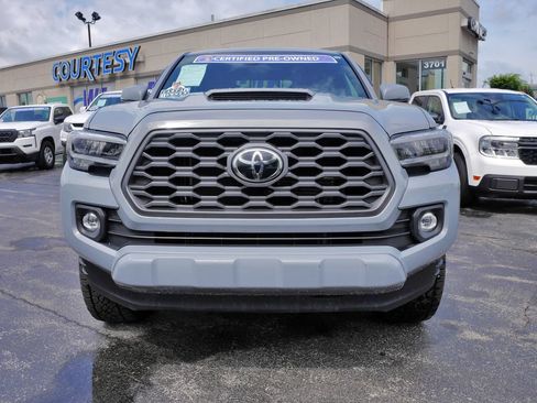 Used 2020 Toyota Tacoma TRD Sport AWD/4WD image 3