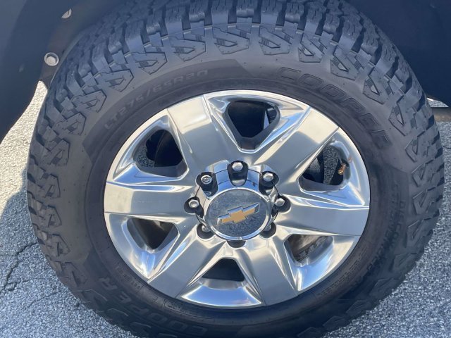 Used 2021 Chevrolet Silverado 2500 LTZ w/ LTZ Premium Package AWD/4WD image 11