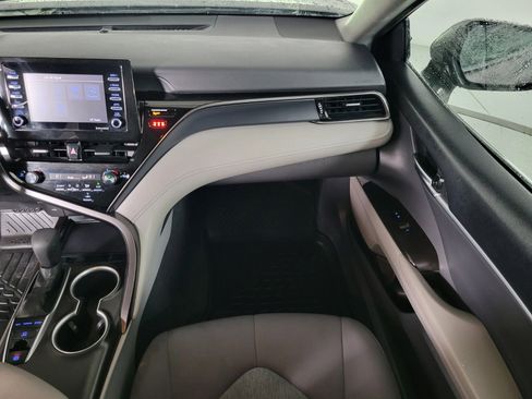 Used 2022 Toyota Camry LE image 23