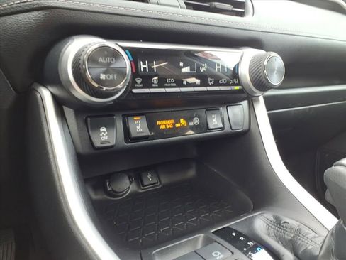 Used 2021 Toyota RAV4 XLE image 18