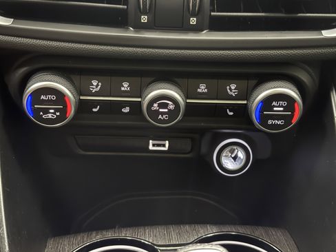 Used 2022 Alfa Romeo Giulia Ti image 11