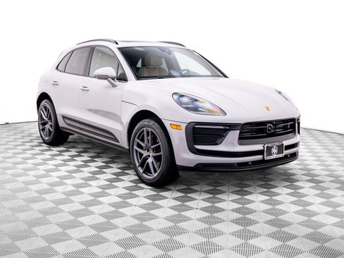 Used 2023 Porsche Macan AWD/4WD image 6