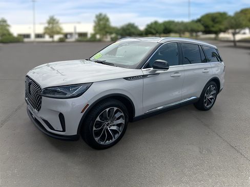 Used 2025 Lincoln Aviator Reserve w/ Illumination Package RWD image 3