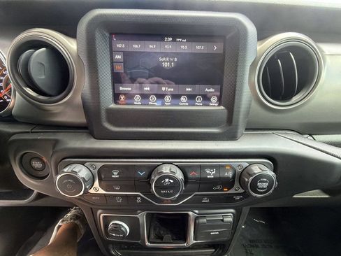 Used 2023 Jeep Wrangler Sport AWD/4WD image 17