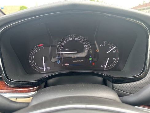 Used 2017 Cadillac XT5 Luxury w/ Driver Awareness Package AWD/4WD image 18