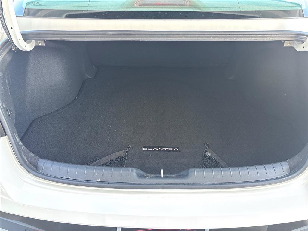 Used 2025 Hyundai Elantra Hybrid FWD image 3