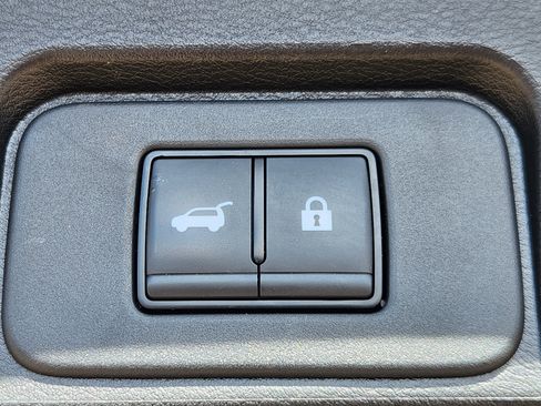 Used 2025 Nissan Rogue SV image 13