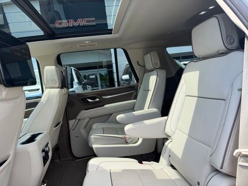 Used 2023 GMC Yukon Denali w/ Advanced Technology Package AWD/4WD image 16