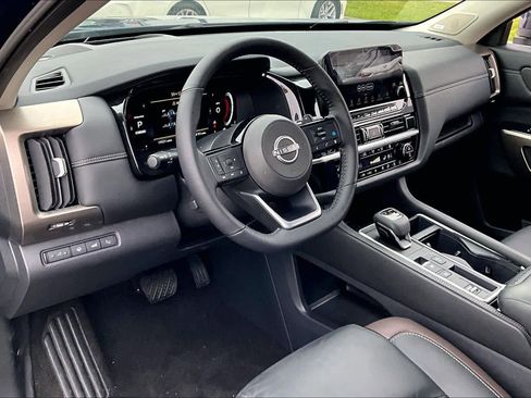 Used 2024 Nissan Pathfinder Platinum w/ Cargo Package image 15