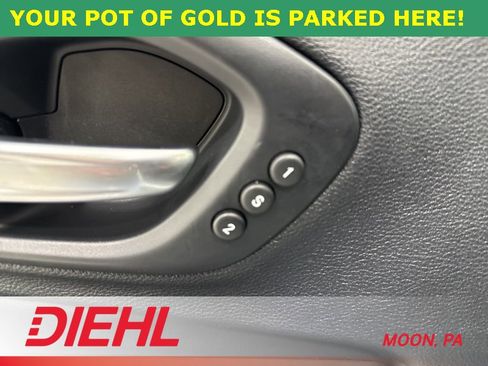 Used 2019 Jeep Cherokee Trailhawk image 25