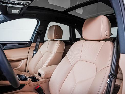 Certified 2026 Porsche Macan AWD/4WD image 5