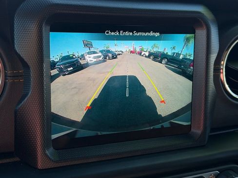 Used 2022 Jeep Wrangler Unlimited Sahara AWD/4WD image 30