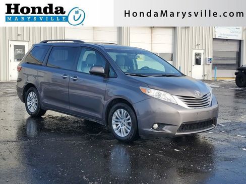 Used 2015 Toyota Sienna XLE image 1