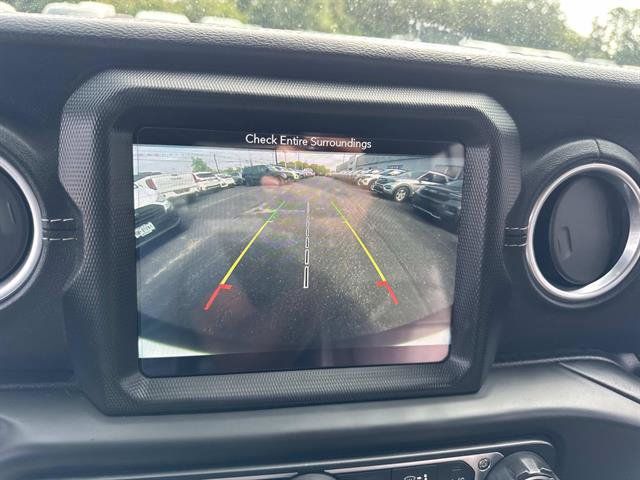 Used 2018 Jeep Wrangler Unlimited Sahara w/ Dual Top Group AWD/4WD image 15
